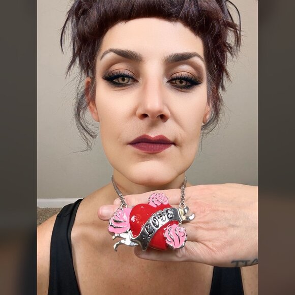 Mo'C Heart Pendant Kitsch 'n' Kouture Kawaii Love Cartoon Tattoo Art Necklace - Picture 4 of 9